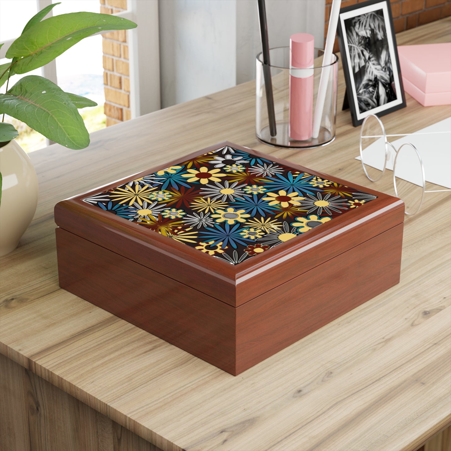 Dark Gray Daisies Jewelry Box