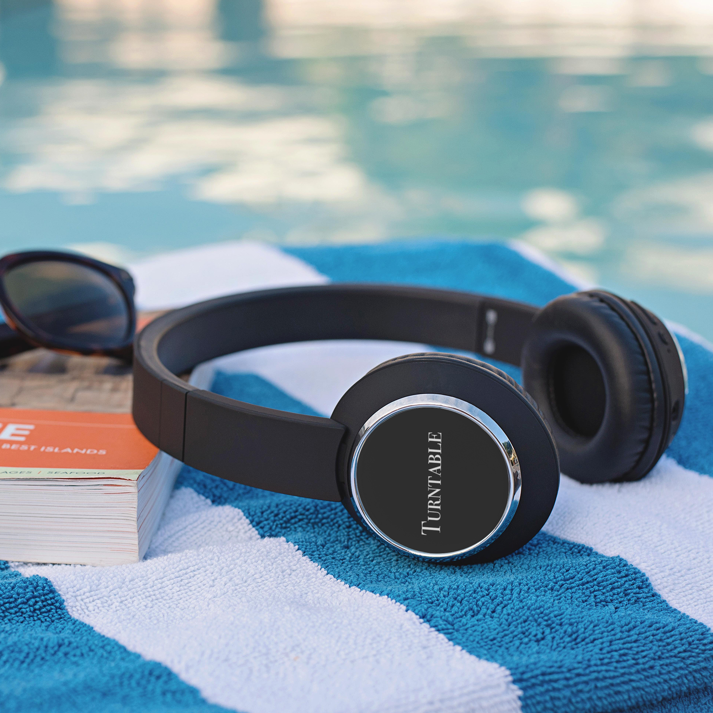 Turntable_Beebop_Headphones_Lifestyle_Mockup.png