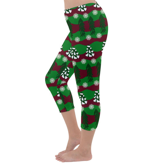 snowy evergreen pattern Capri Winter Leggings