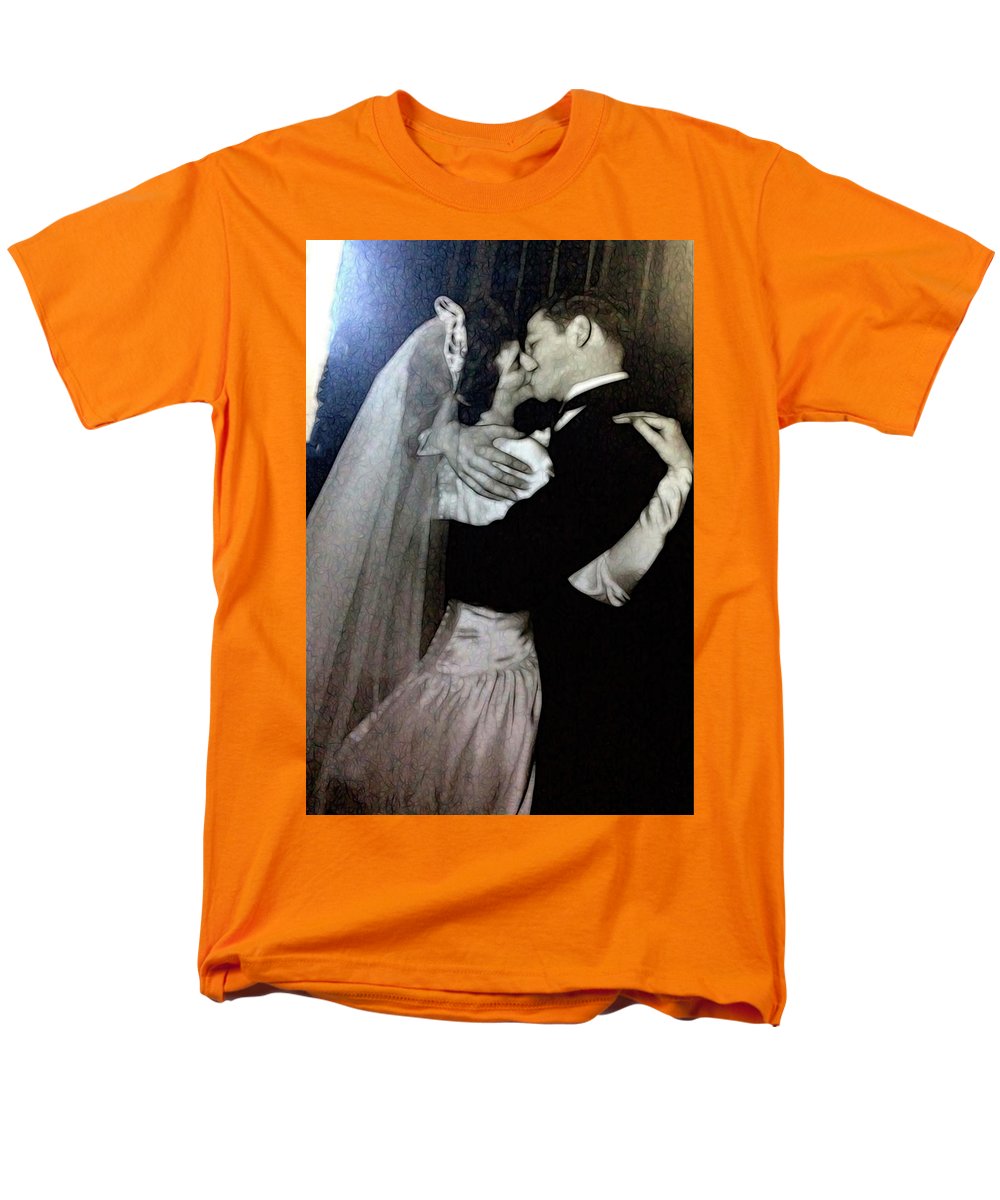 1940s Wedding Kiss - Men's T-Shirt (Regular Fit)