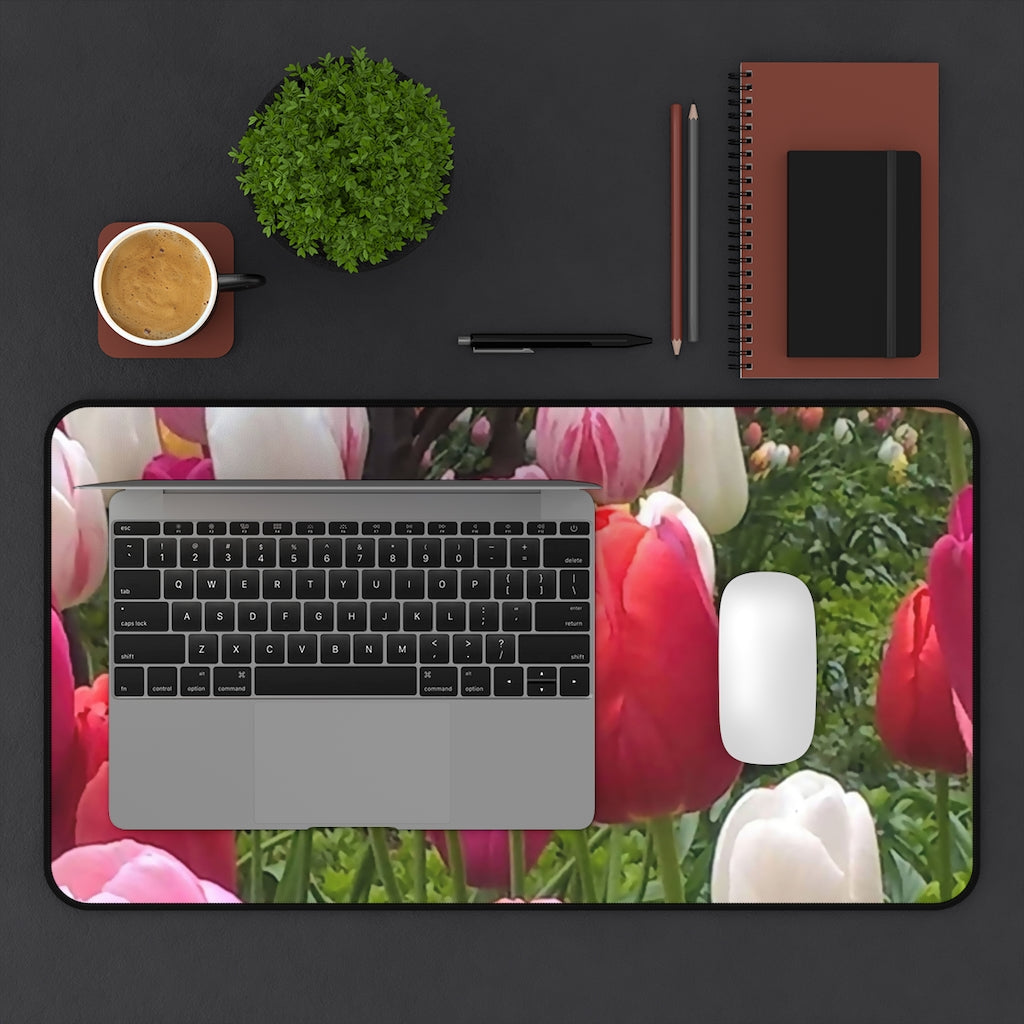 Home Chicago Tulips Desk Mat