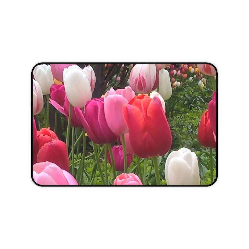 Home Chicago Tulips Desk Mat