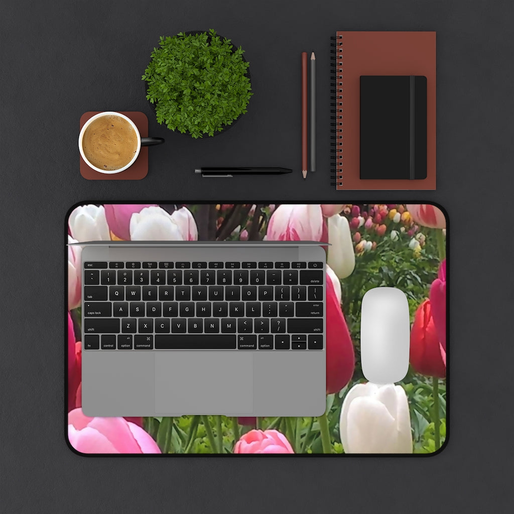 Home Chicago Tulips Desk Mat