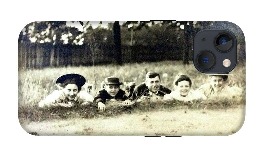 Early 1900s Women In Hats Lay On The Grass - Phone Case