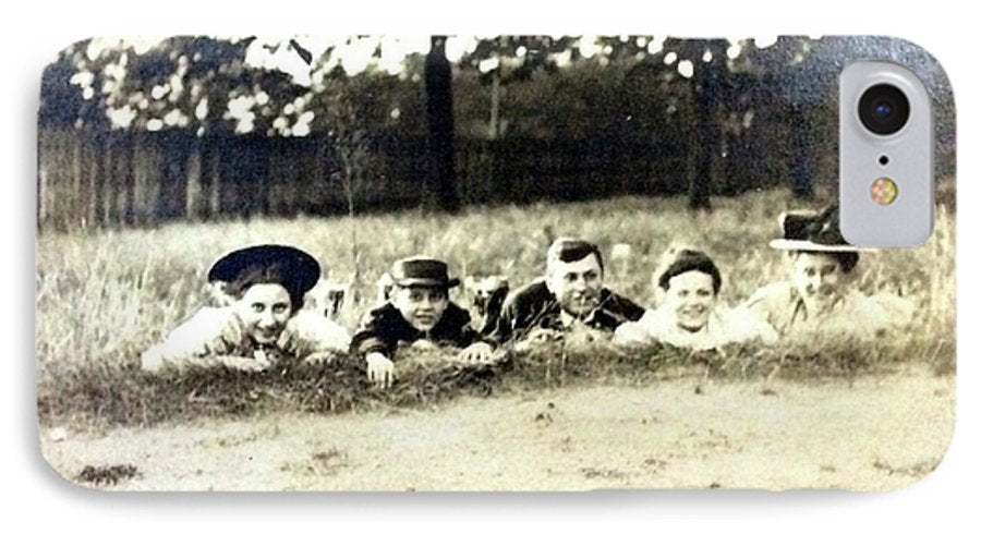 Early 1900s Women In Hats Lay On The Grass - Phone Case