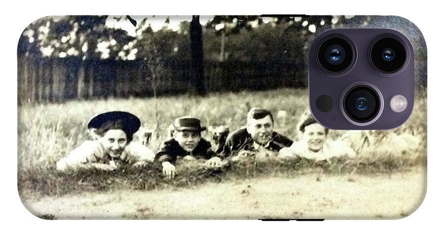 Early 1900s Women In Hats Lay On The Grass - Phone Case