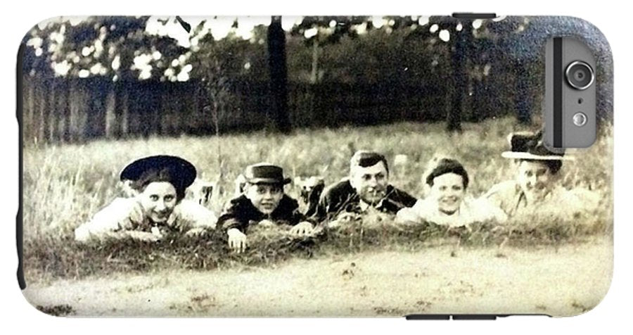 Early 1900s Women In Hats Lay On The Grass - Phone Case