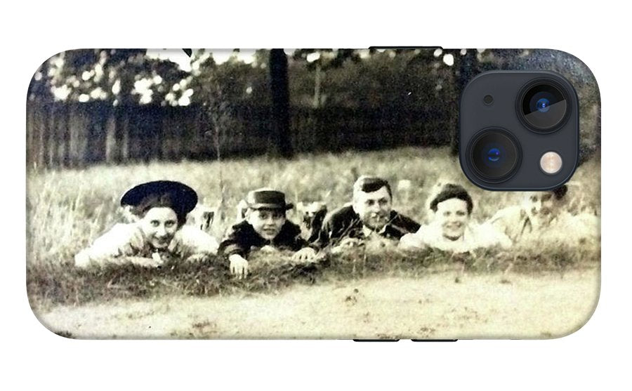 Early 1900s Women In Hats Lay On The Grass - Phone Case