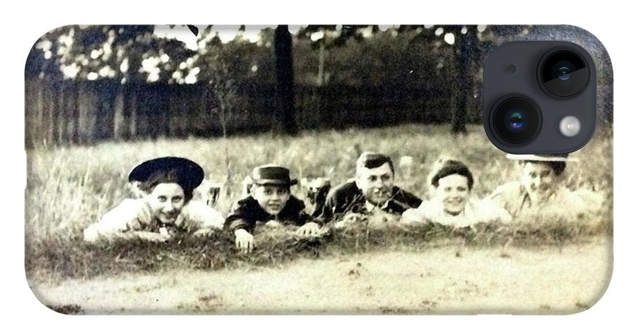 Early 1900s Women In Hats Lay On The Grass - Phone Case
