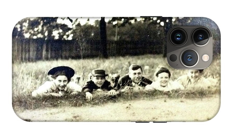 Early 1900s Women In Hats Lay On The Grass - Phone Case