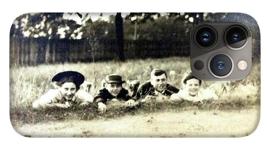 Early 1900s Women In Hats Lay On The Grass - Phone Case