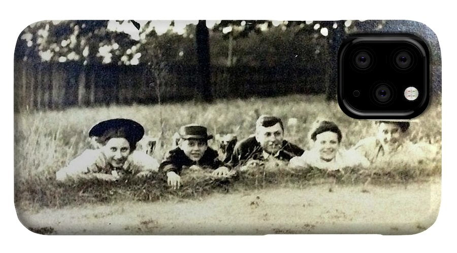 Early 1900s Women In Hats Lay On The Grass - Phone Case