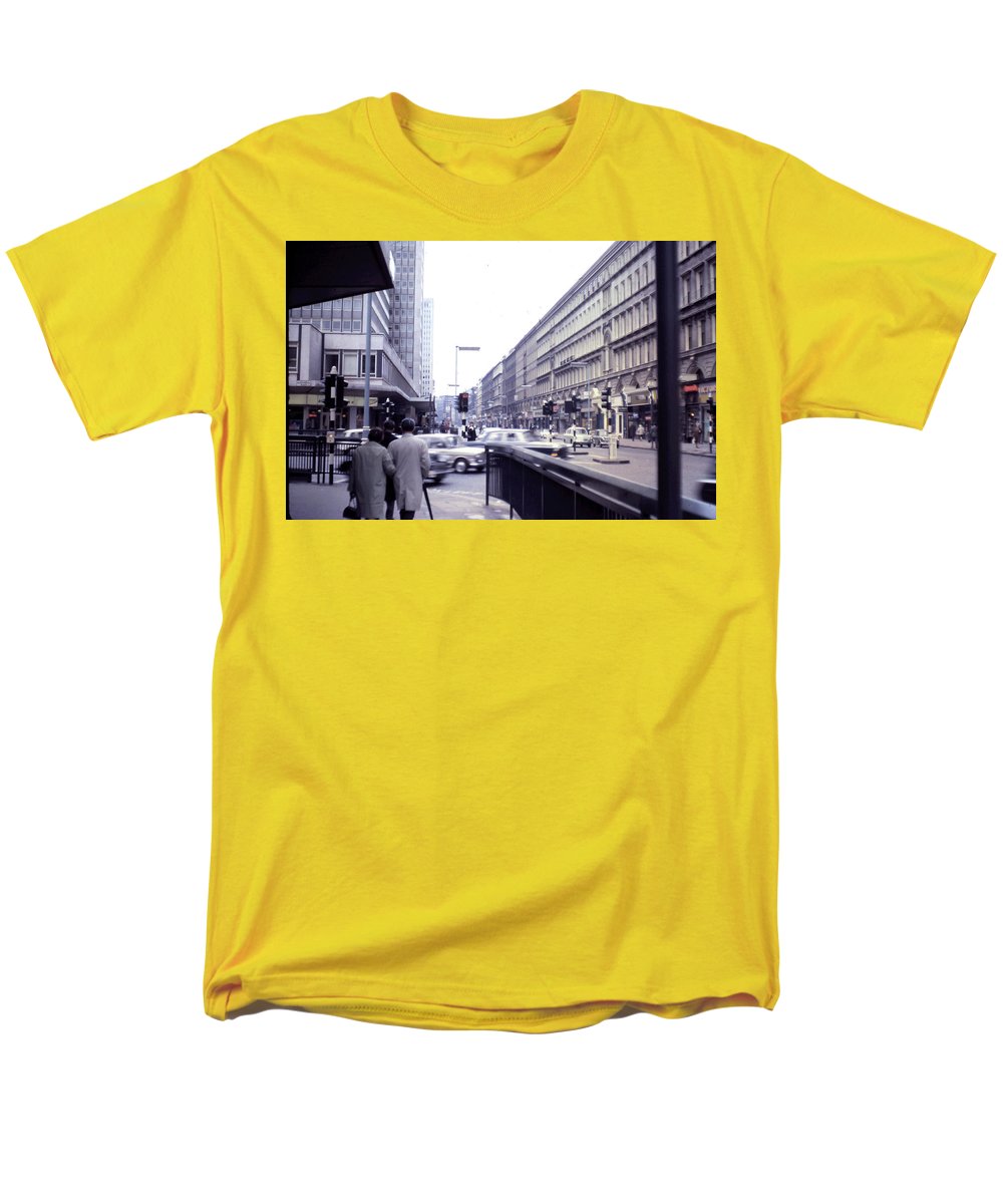 Europe Trip 1967 Number 5 - Men's T-Shirt (Regular Fit)