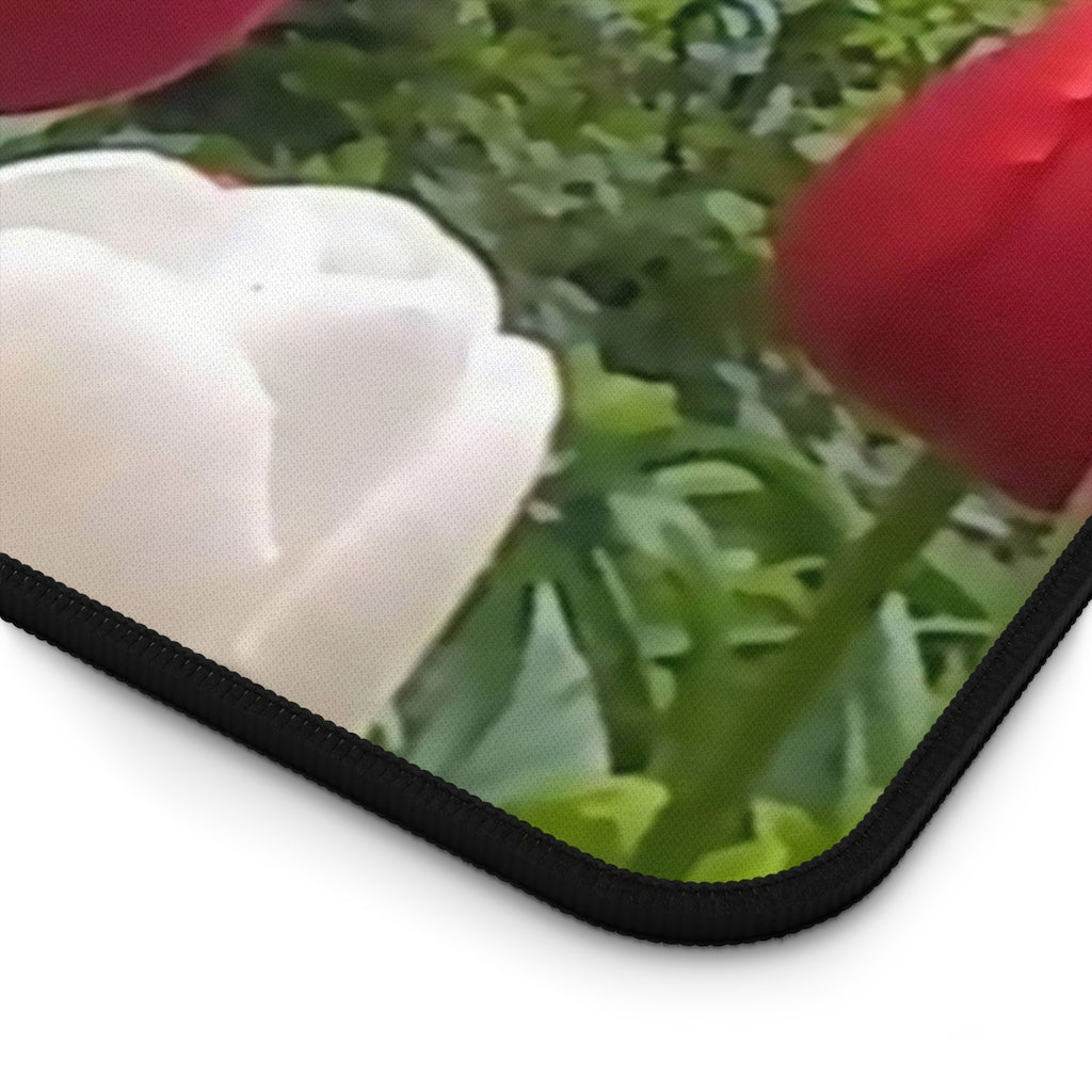 Home Chicago Tulips Desk Mat