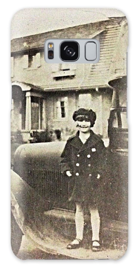 Little 1920s Girl With Car - Phone Case