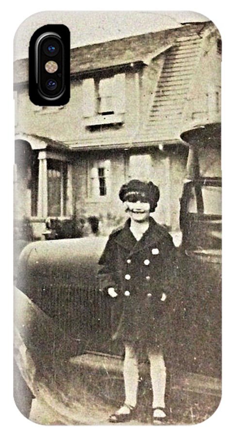 Little 1920s Girl With Car - Phone Case