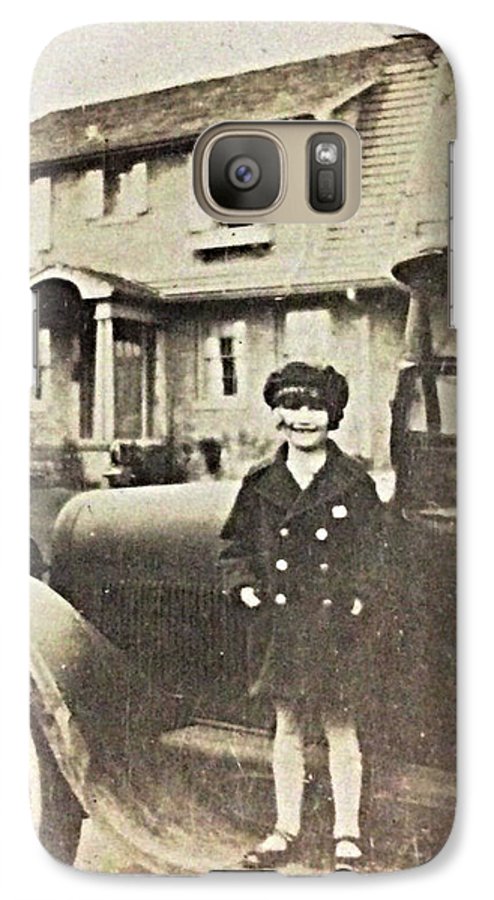 Little 1920s Girl With Car - Phone Case
