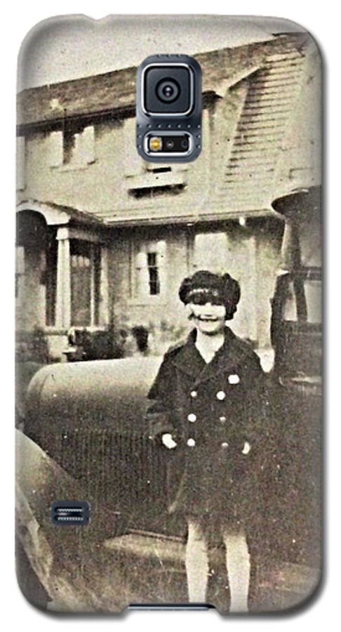 Little 1920s Girl With Car - Phone Case