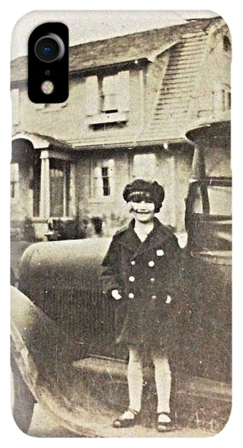 Little 1920s Girl With Car - Phone Case
