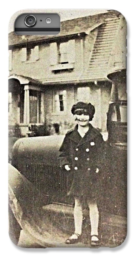 Little 1920s Girl With Car - Phone Case