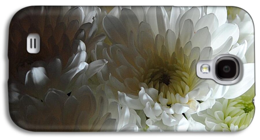 White Chrysanthemum Bouquet - Phone Case
