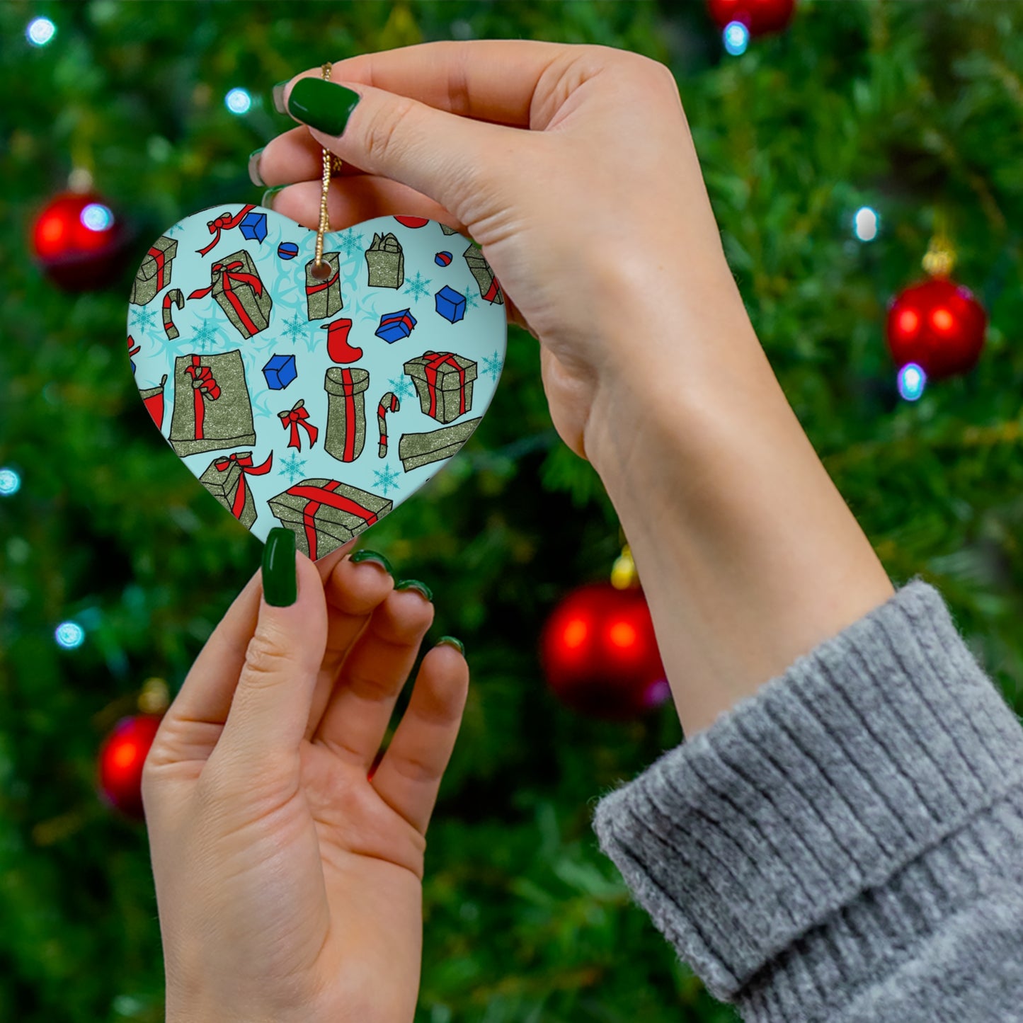 Christmas Gift Pattern Ceramic Ornament — Star Shape Holiday Tree Decoration