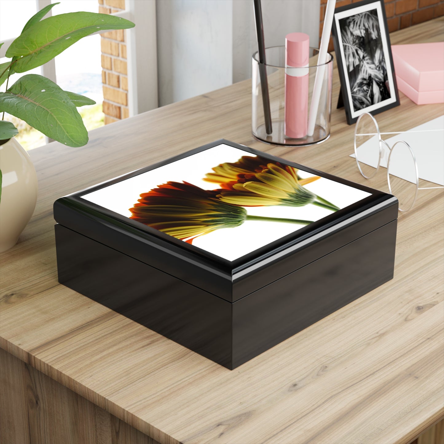 Daisy Undersides Jewelry Box