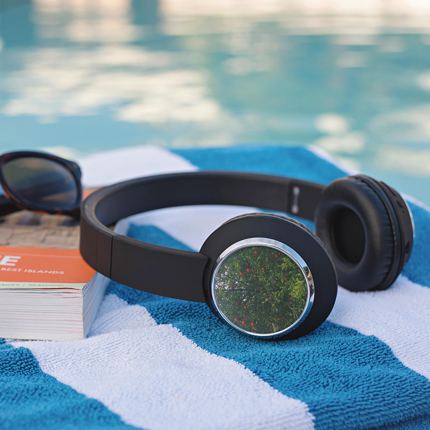 Apple_Tree_Close_Up_Beebop_Headphones_Lifestyle_Mockup.png