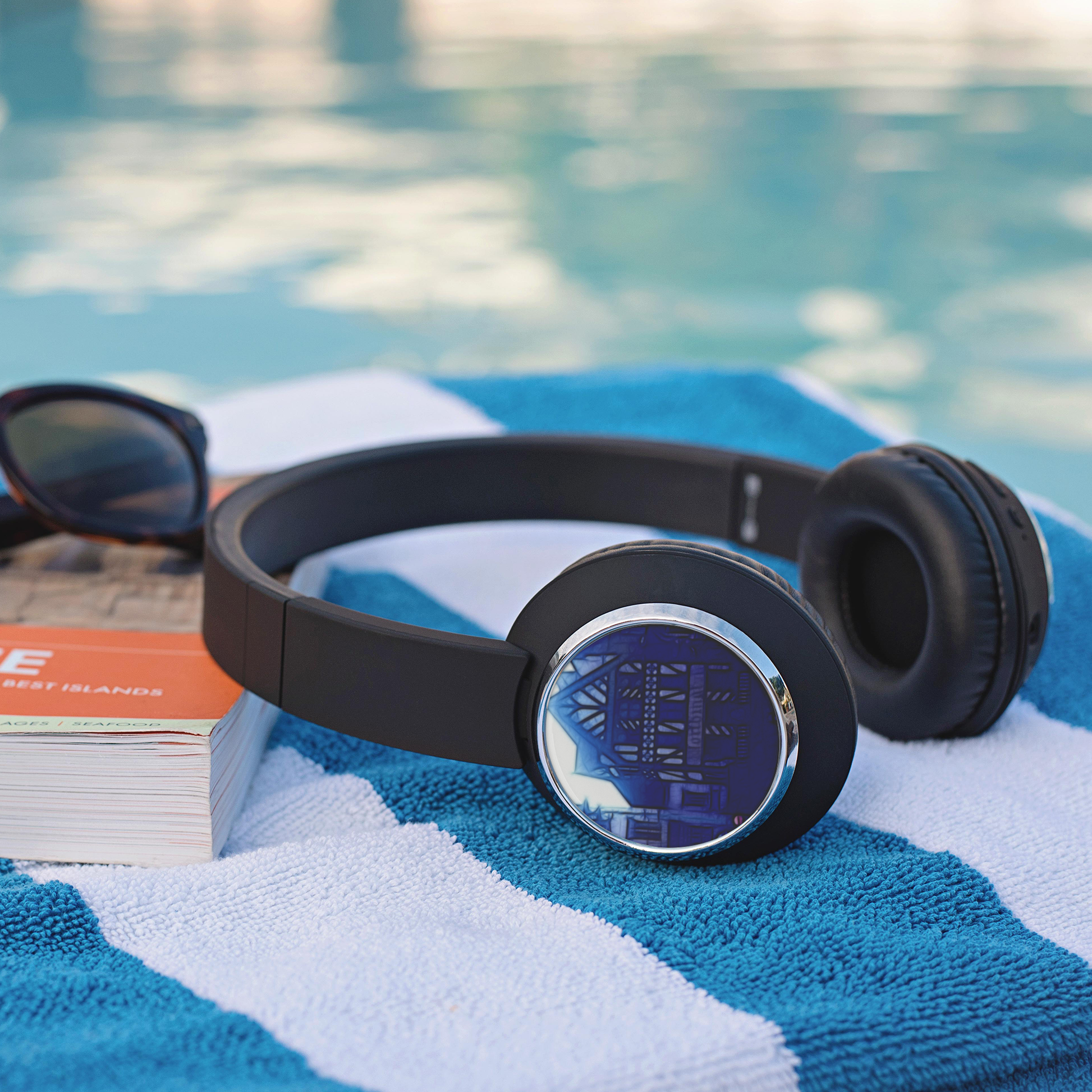 Blue_London_Beebop_Headphones_Lifestyle_Mockup.png