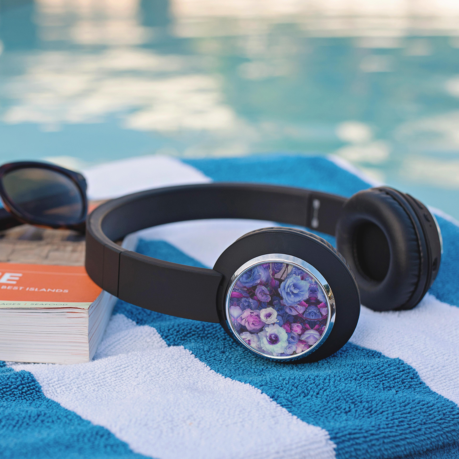Periwinkle_Flower_Kaleidoscope_Beebop_He_Lifestyle_Mockup.png