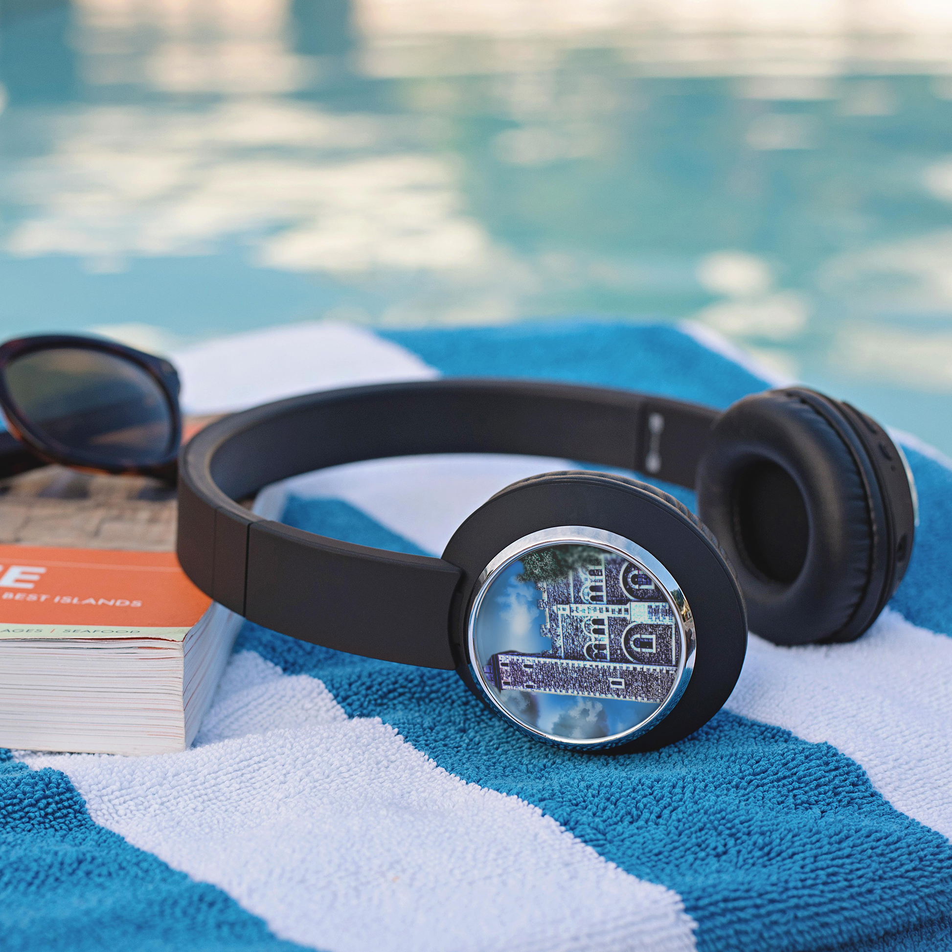 Tower_Of_London_Beebop_Headphones_Lifestyle_Mockup.png