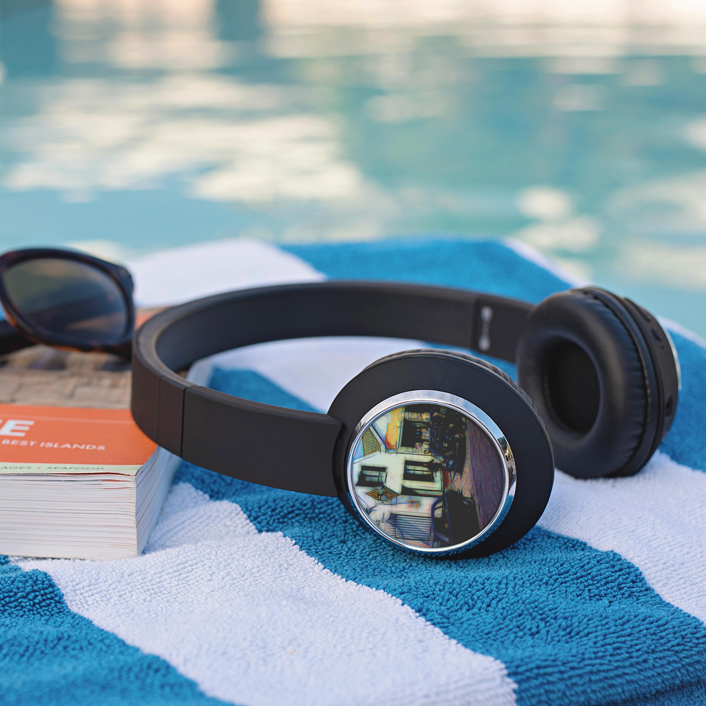 Vintage_Garage_Beebop_Headphones_Lifestyle_Mockup.png