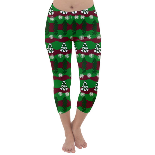 snowy evergreen pattern Capri Winter Leggings