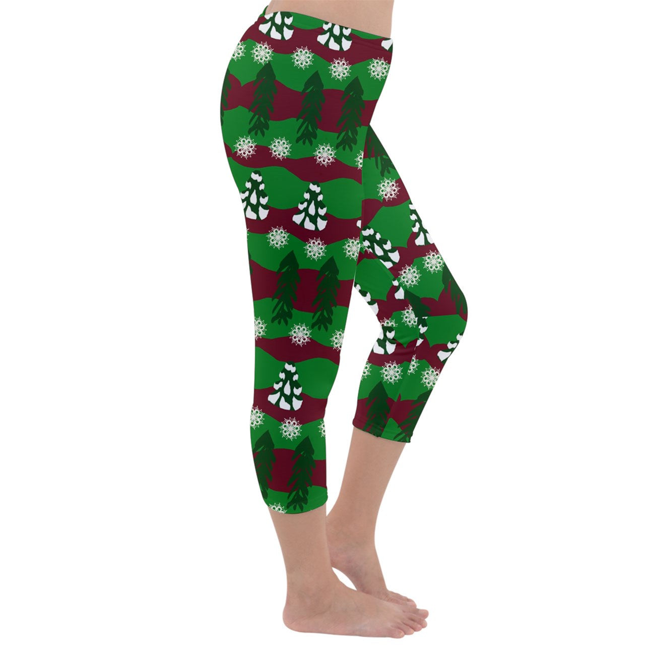 snowy evergreen pattern Capri Winter Leggings