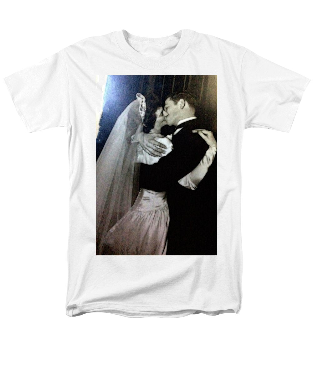 1940s Wedding Kiss - Men's T-Shirt  (Regular Fit)