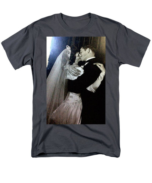 1940s Wedding Kiss - Men's T-Shirt  (Regular Fit)