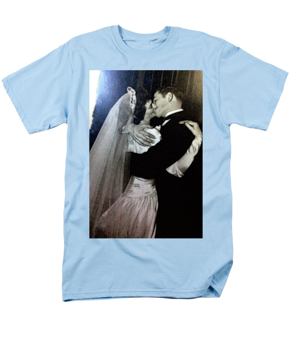 1940s Wedding Kiss - Men's T-Shirt  (Regular Fit)