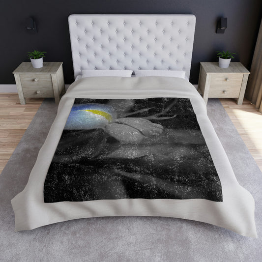 Black and White Iris Crushed Velvet Blanket