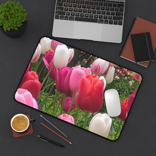 Home Chicago Tulips Desk Mat