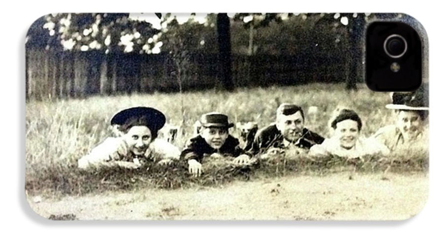 Early 1900s Women In Hats Lay On The Grass - Phone Case