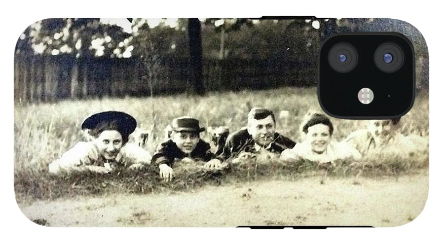 Early 1900s Women In Hats Lay On The Grass - Phone Case