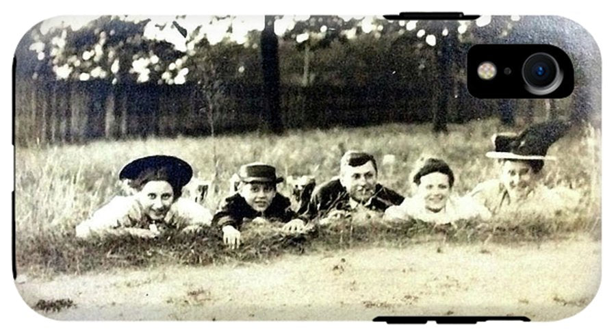Early 1900s Women In Hats Lay On The Grass - Phone Case