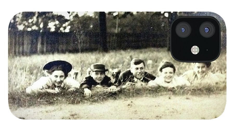 Early 1900s Women In Hats Lay On The Grass - Phone Case