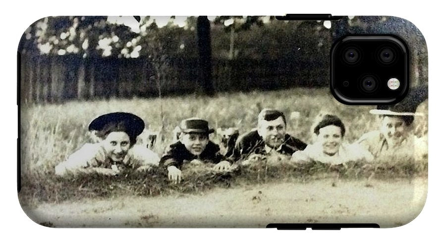 Early 1900s Women In Hats Lay On The Grass - Phone Case