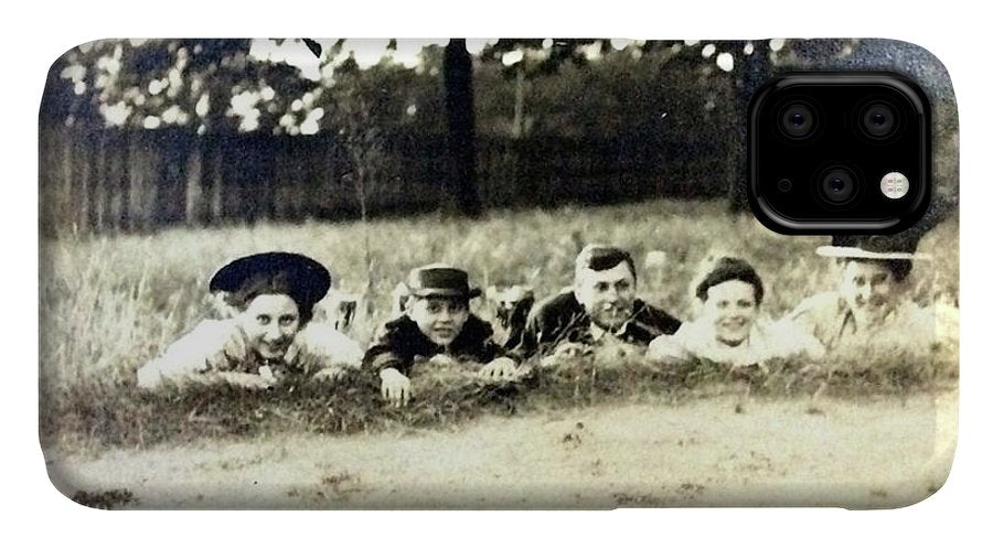Early 1900s Women In Hats Lay On The Grass - Phone Case