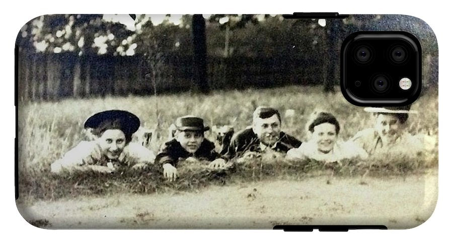 Early 1900s Women In Hats Lay On The Grass - Phone Case