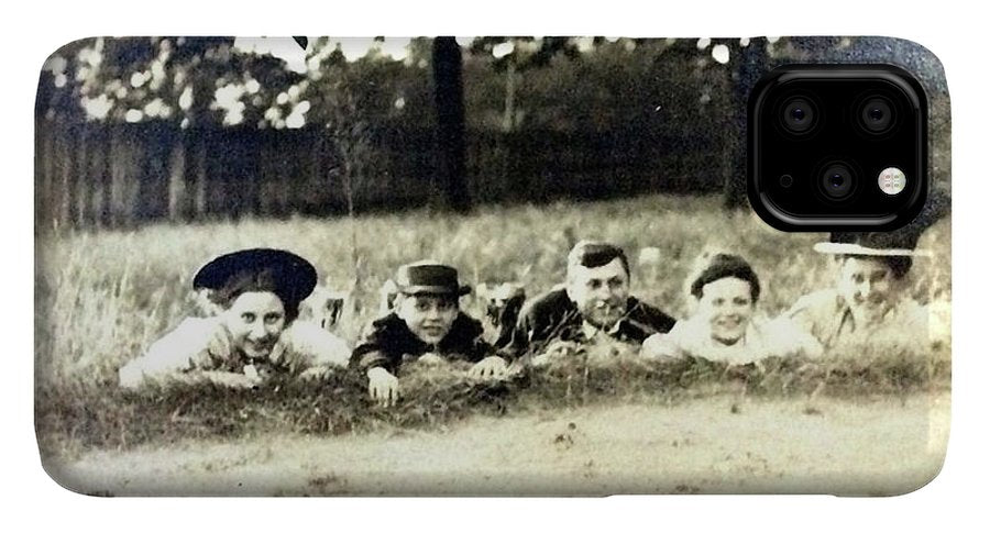 Early 1900s Women In Hats Lay On The Grass - Phone Case
