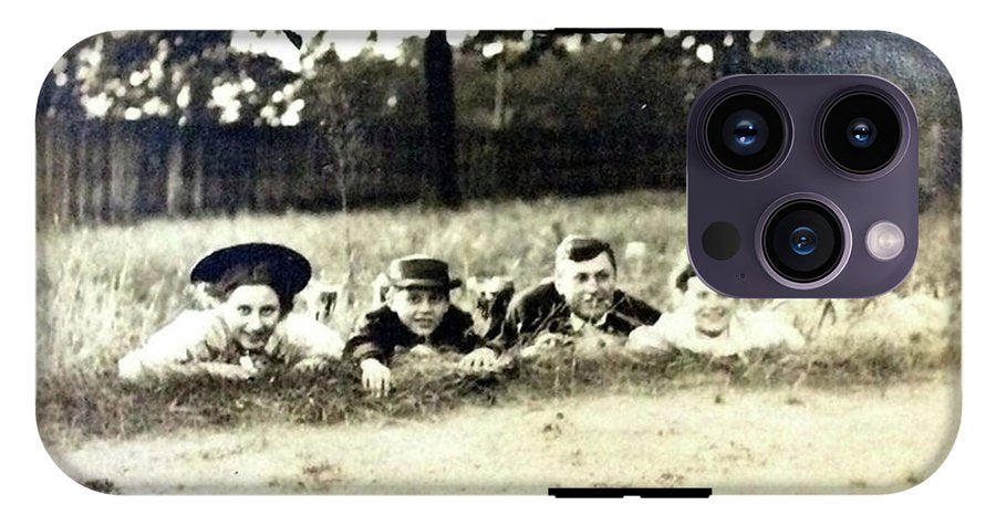 Early 1900s Women In Hats Lay On The Grass - Phone Case