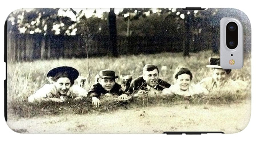 Early 1900s Women In Hats Lay On The Grass - Phone Case