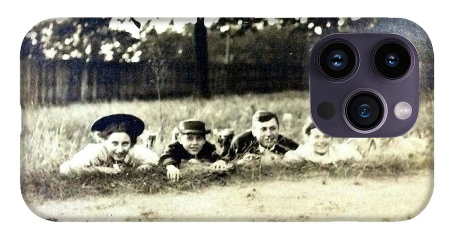 Early 1900s Women In Hats Lay On The Grass - Phone Case